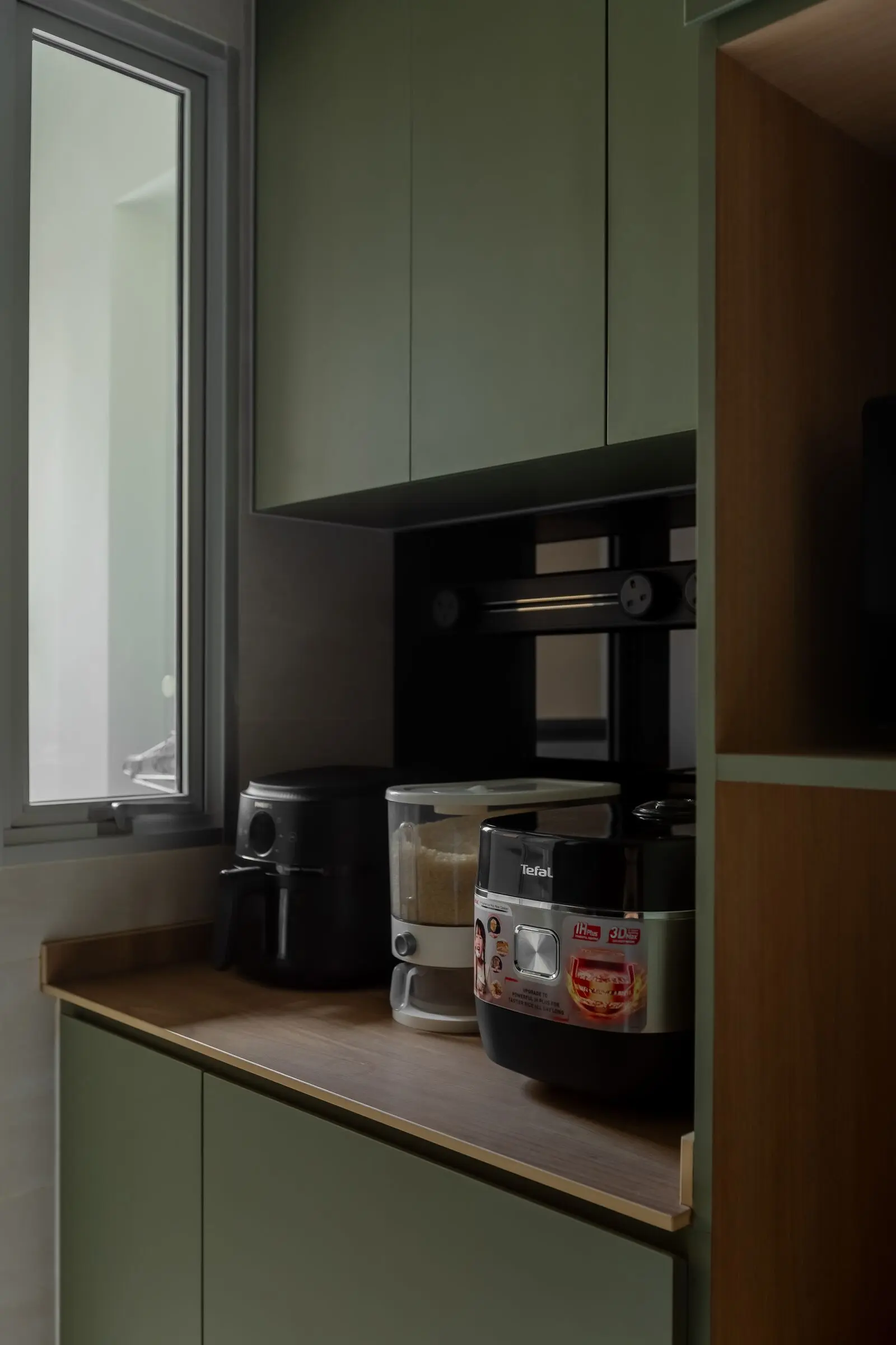 Vertical kitchen carpentry detail at 220B Tengah Garden