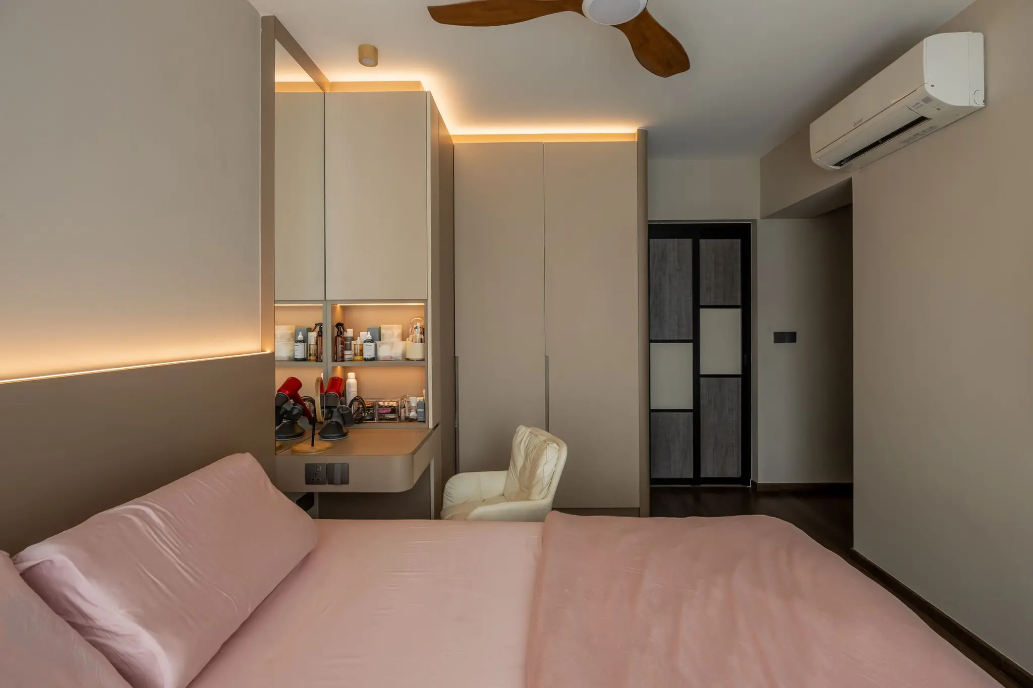 Bedroom with built-in vanity at 268C Punggol Field