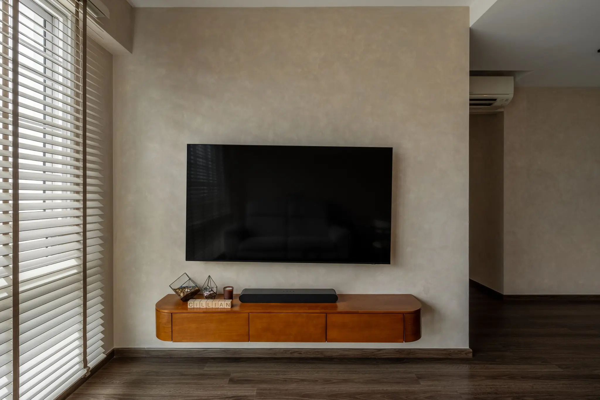 Living room with warm built-in niche at 268C Punggol Field