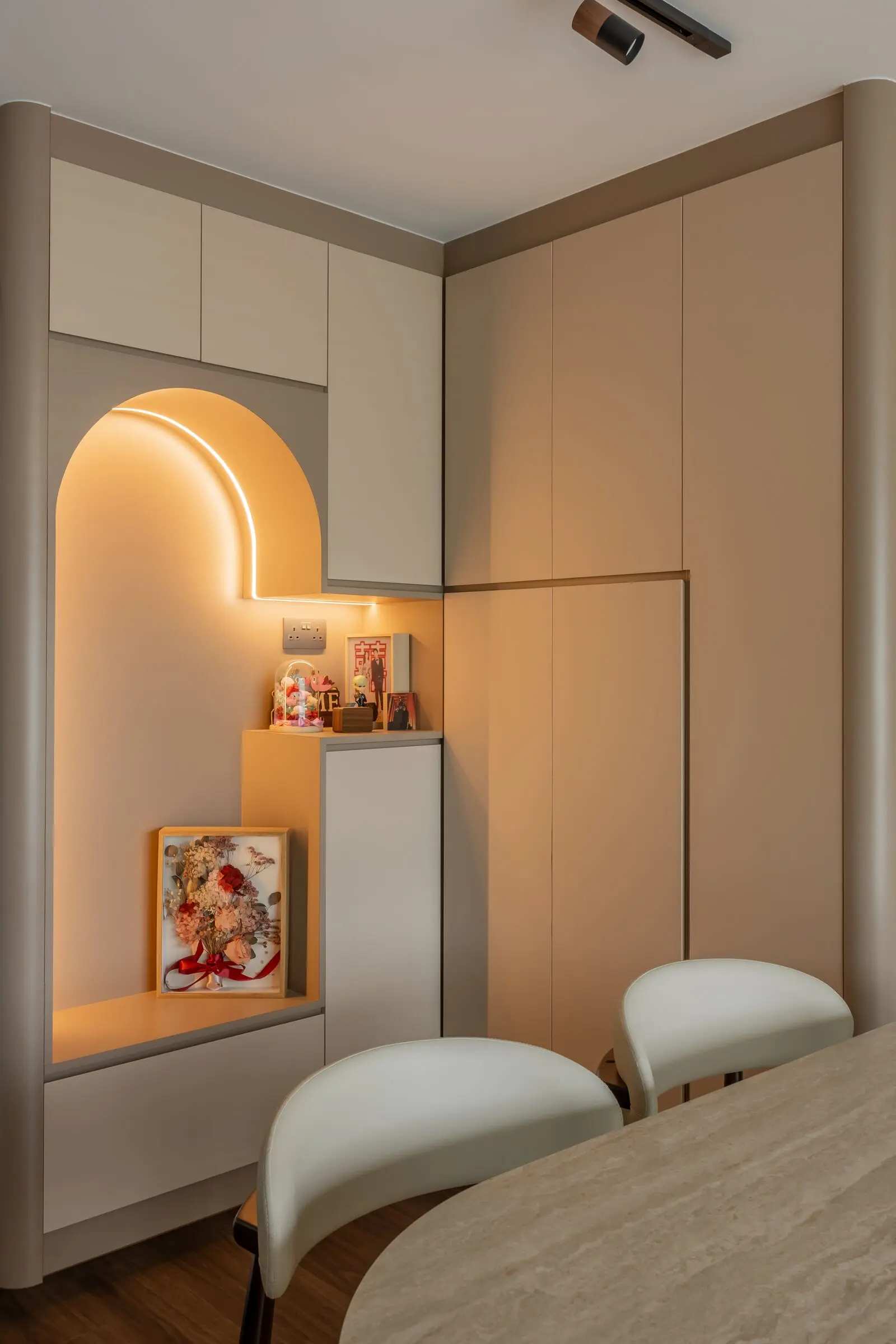 Vertical dining feature wall detail at 268C Punggol Field