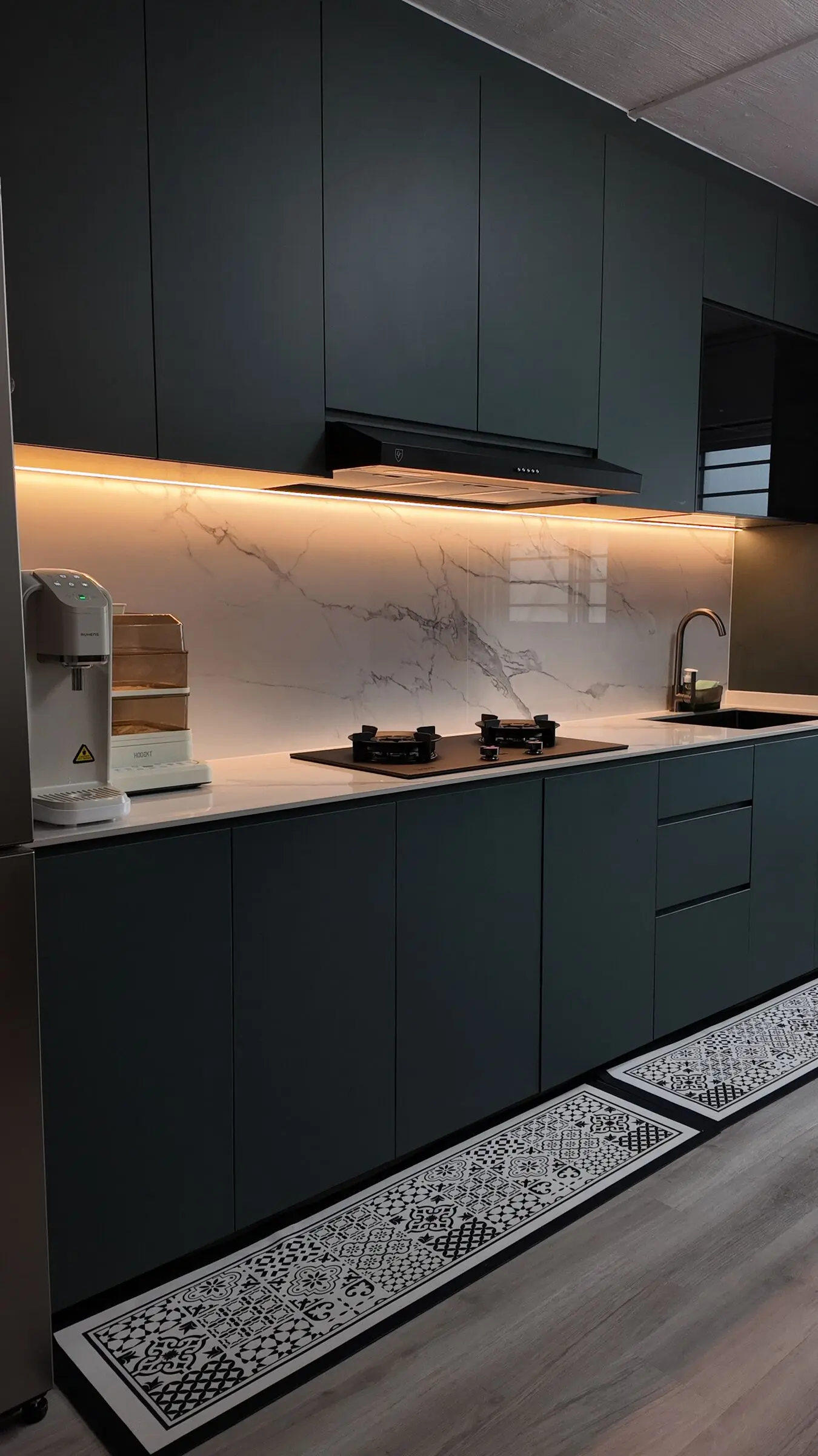Vertical view of the green kitchen at 337 Bukit Batok