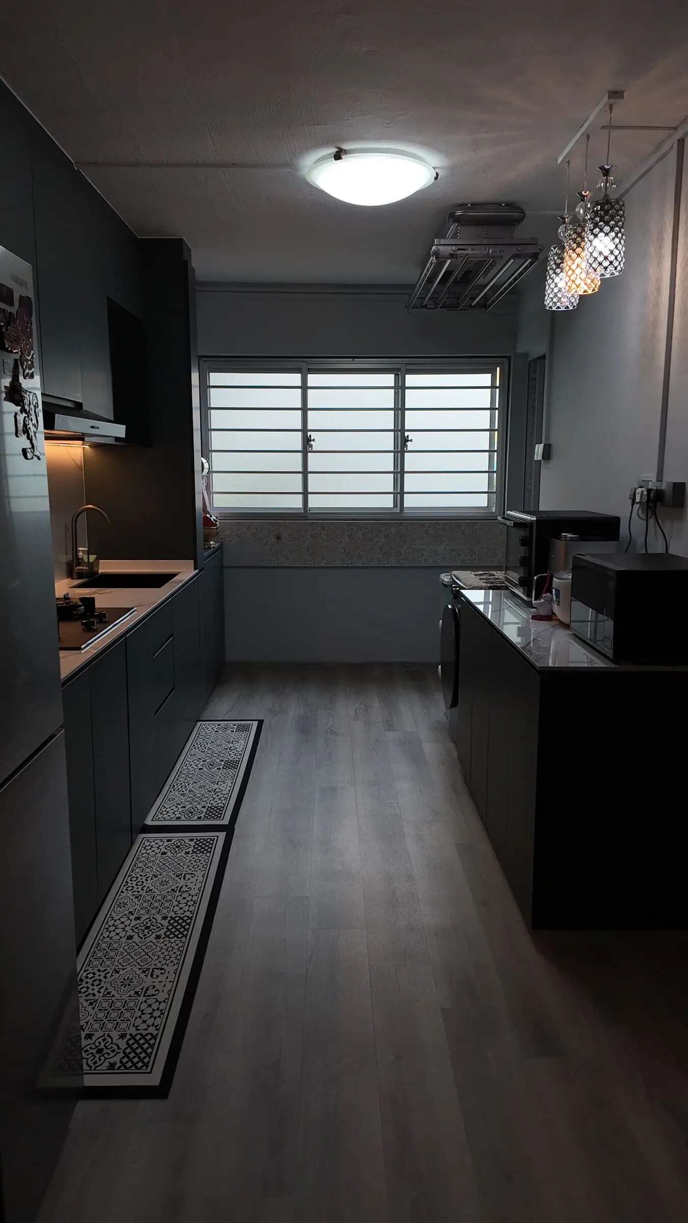 Full-height kitchen cabinetry at 337 Bukit Batok