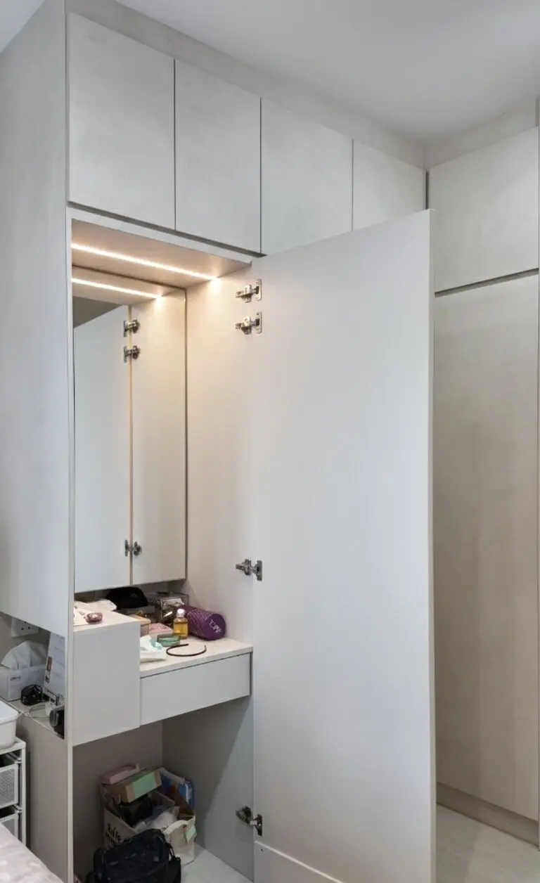 Kitchen appliance and cabinet detail at 371B Sembawang Ave