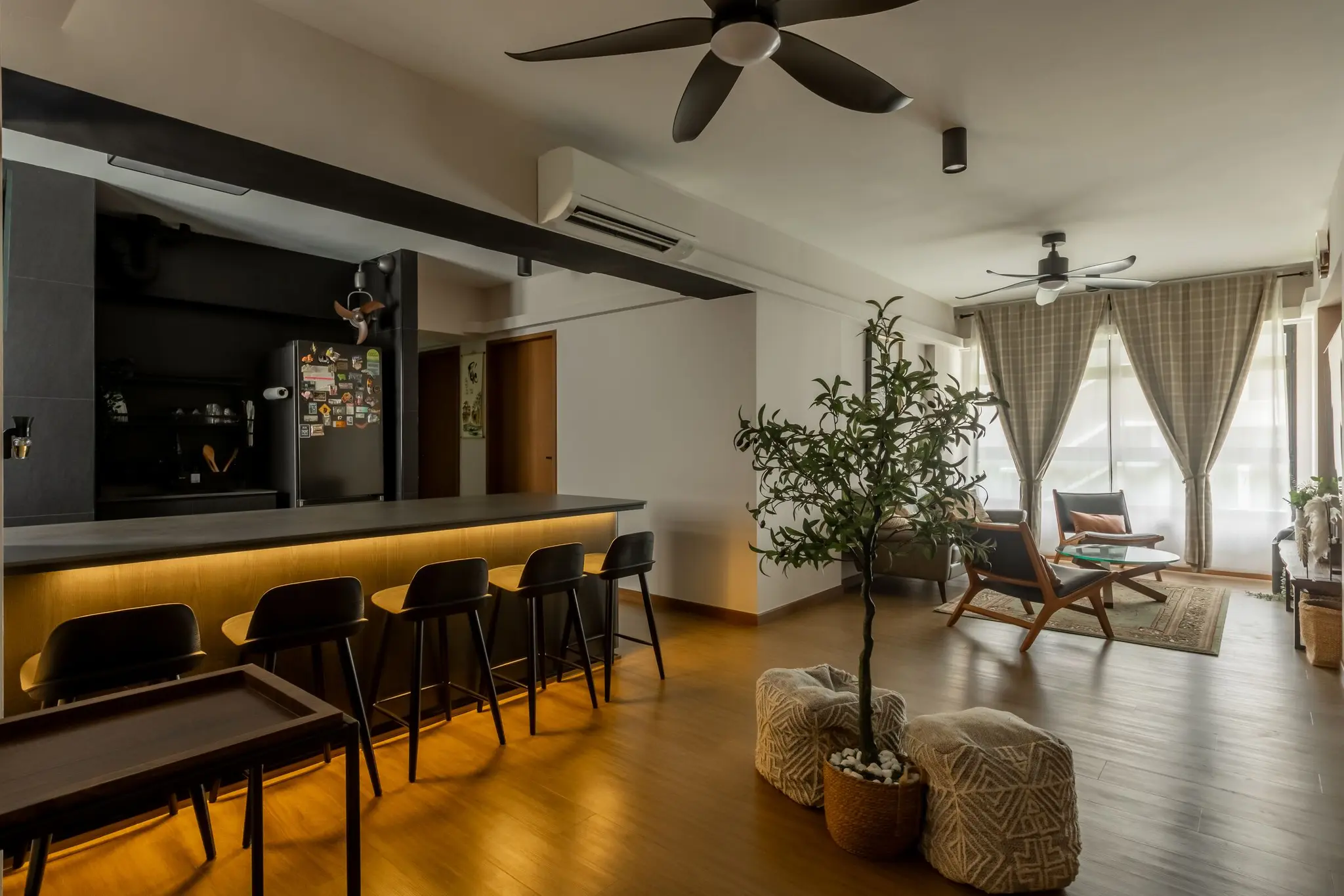 Open-plan living and dining area at 401A North Shore