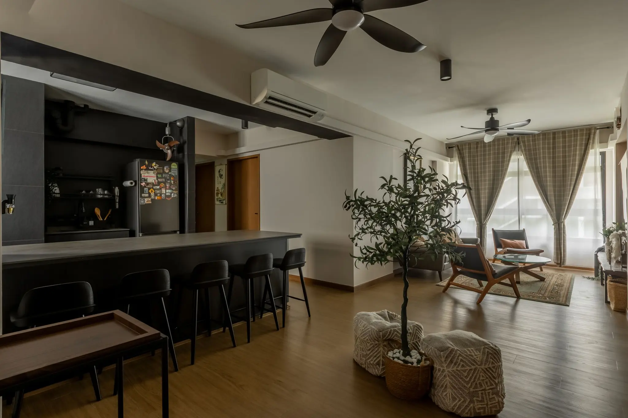 Living room and dining counter at 401A North Shore