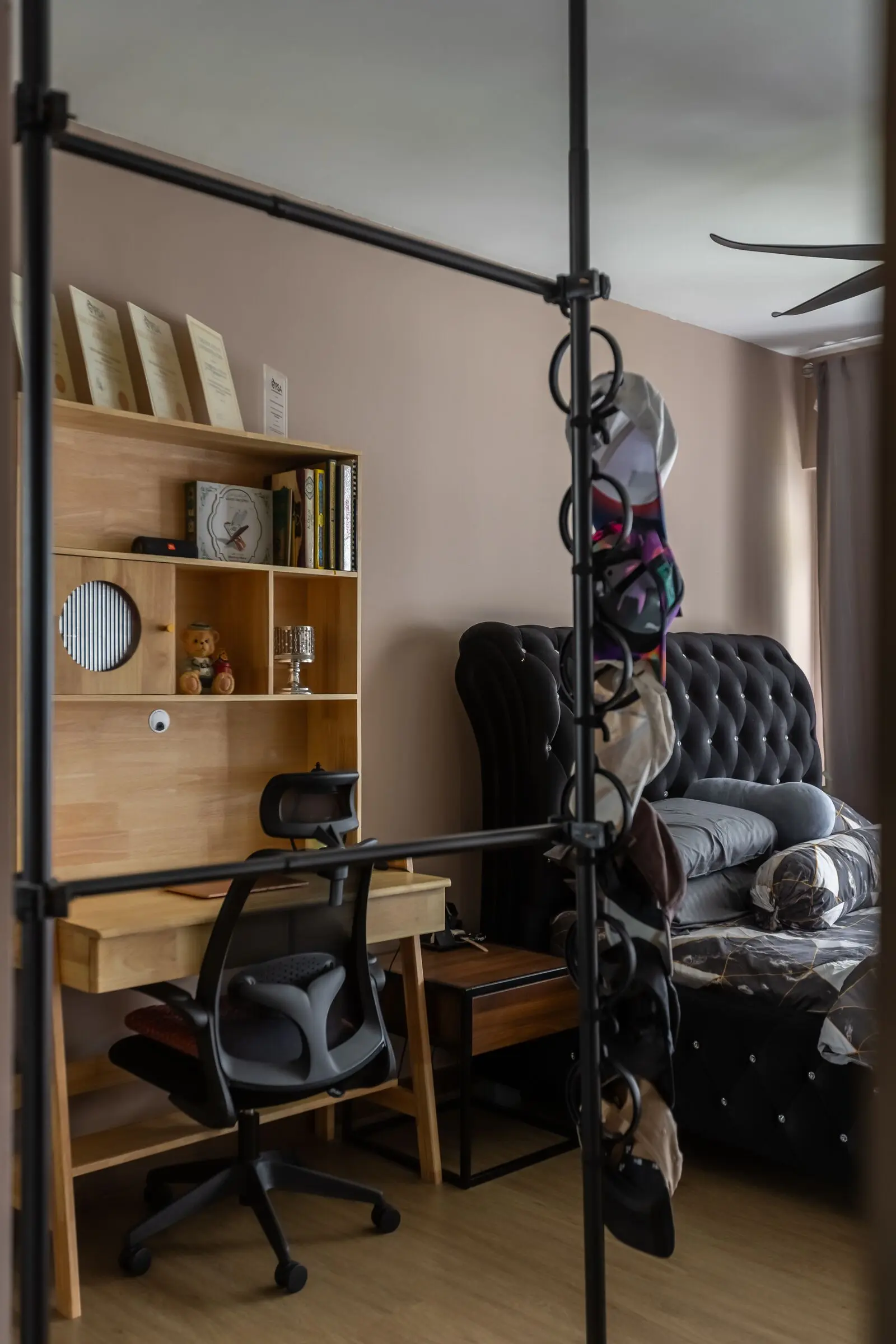 Study desk and display shelves at 401A North Shore