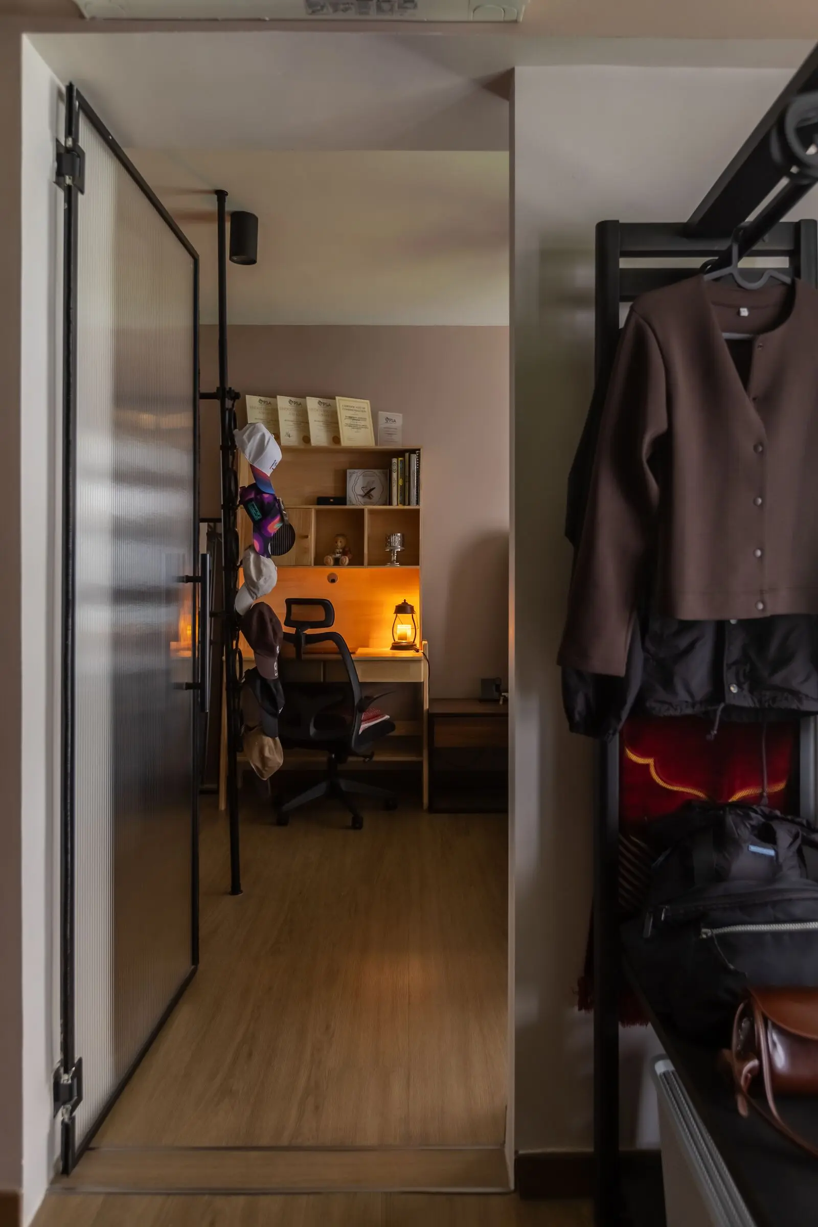 Passage from the wardrobe to the study at 401A North Shore