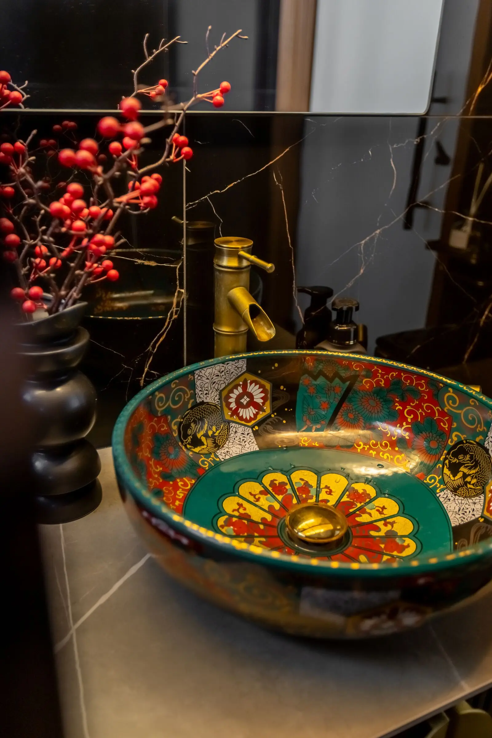 Decorative basin arrangement at 401A North Shore