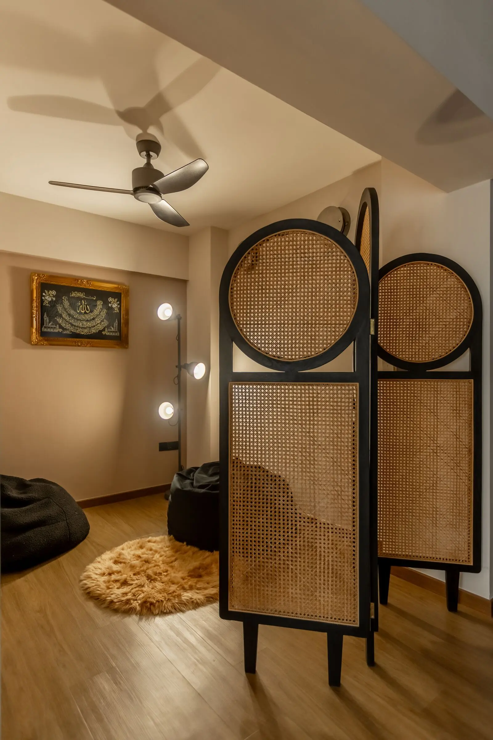 Rattan room divider beside the dining area at 401A North Shore