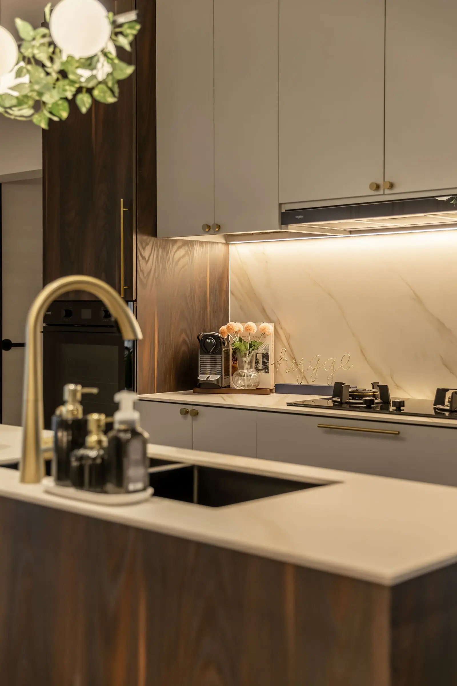 Vertical kitchen counter detail at 405A Fernvale Lane