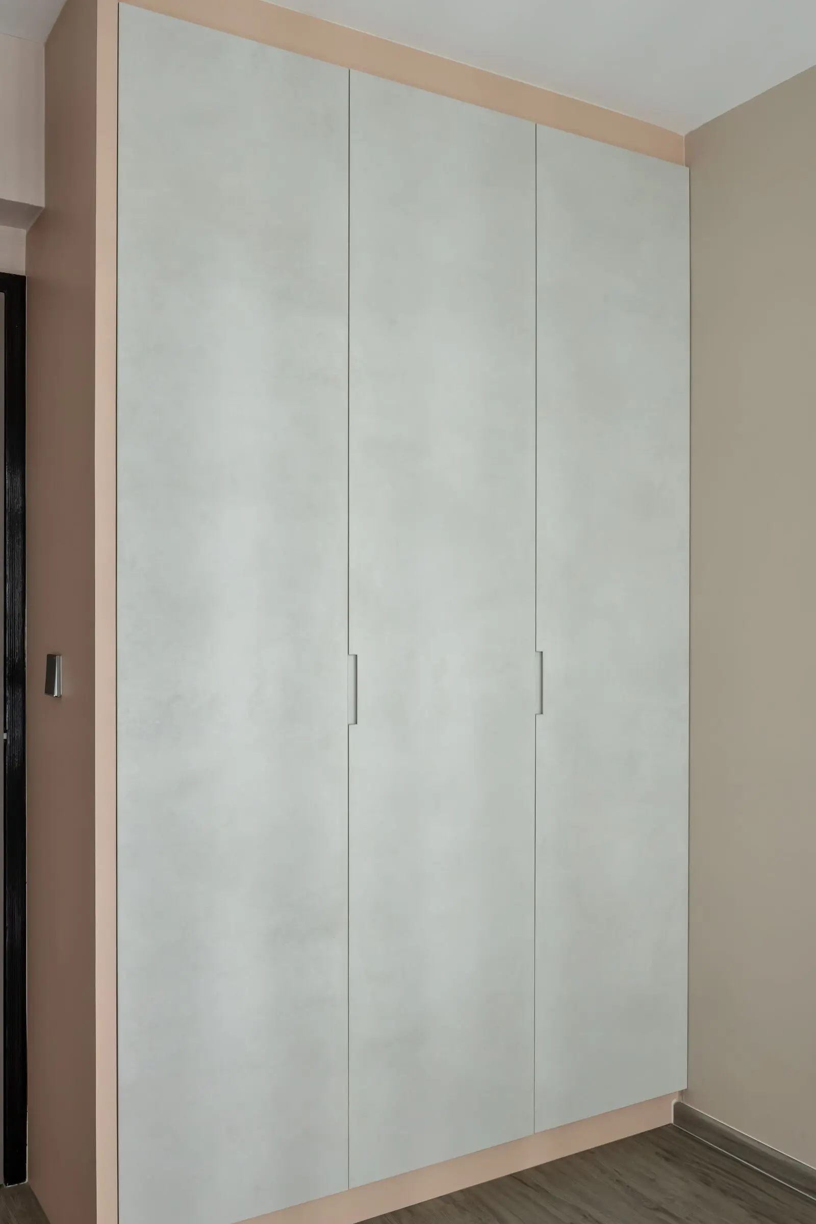 Full-height bedroom wardrobe at 447A Punggol Way