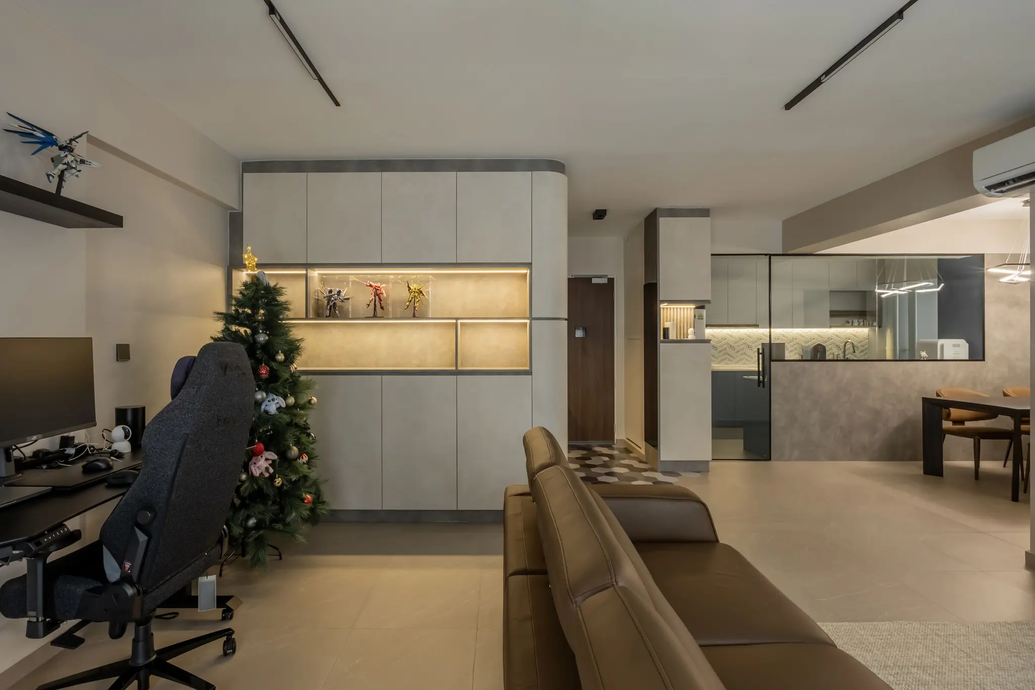 Built-in display shelving and dining area at 447A Punggol Way