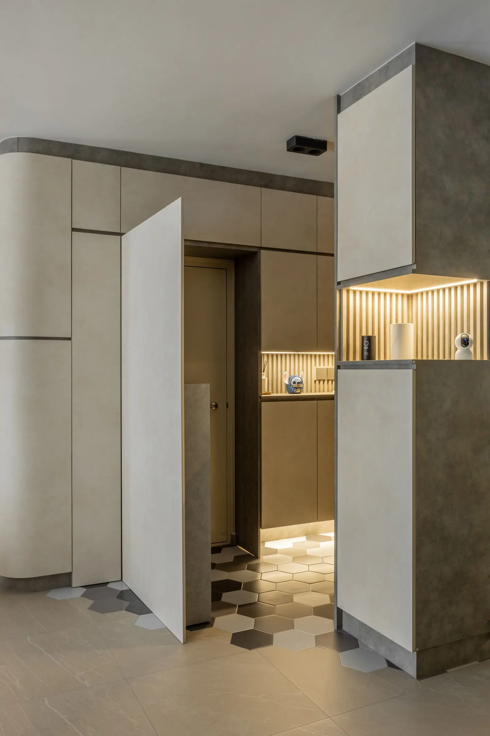 Vertical entrance carpentry detail at 447A Punggol Way
