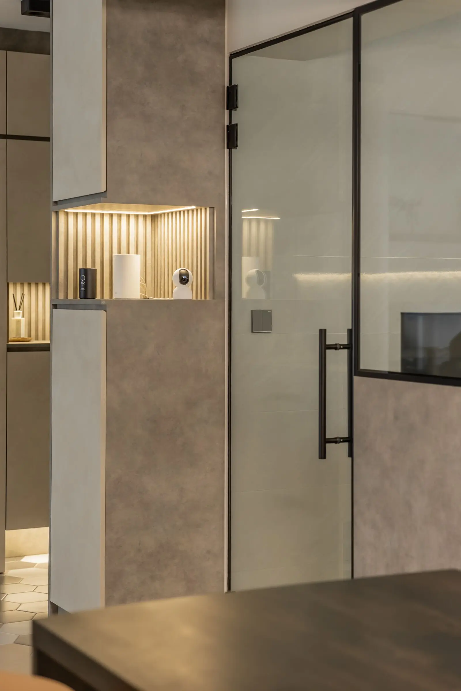 Vertical entrance storage detail at 447A Punggol Way