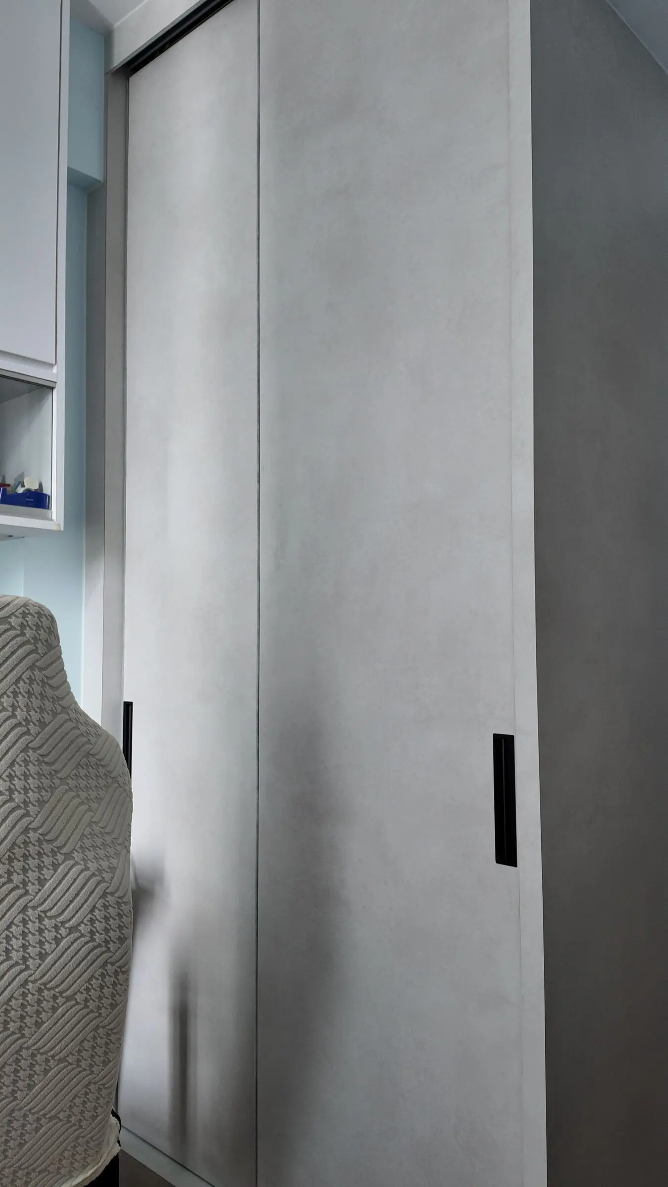 Bedroom sliding wardrobe at Lakeshore