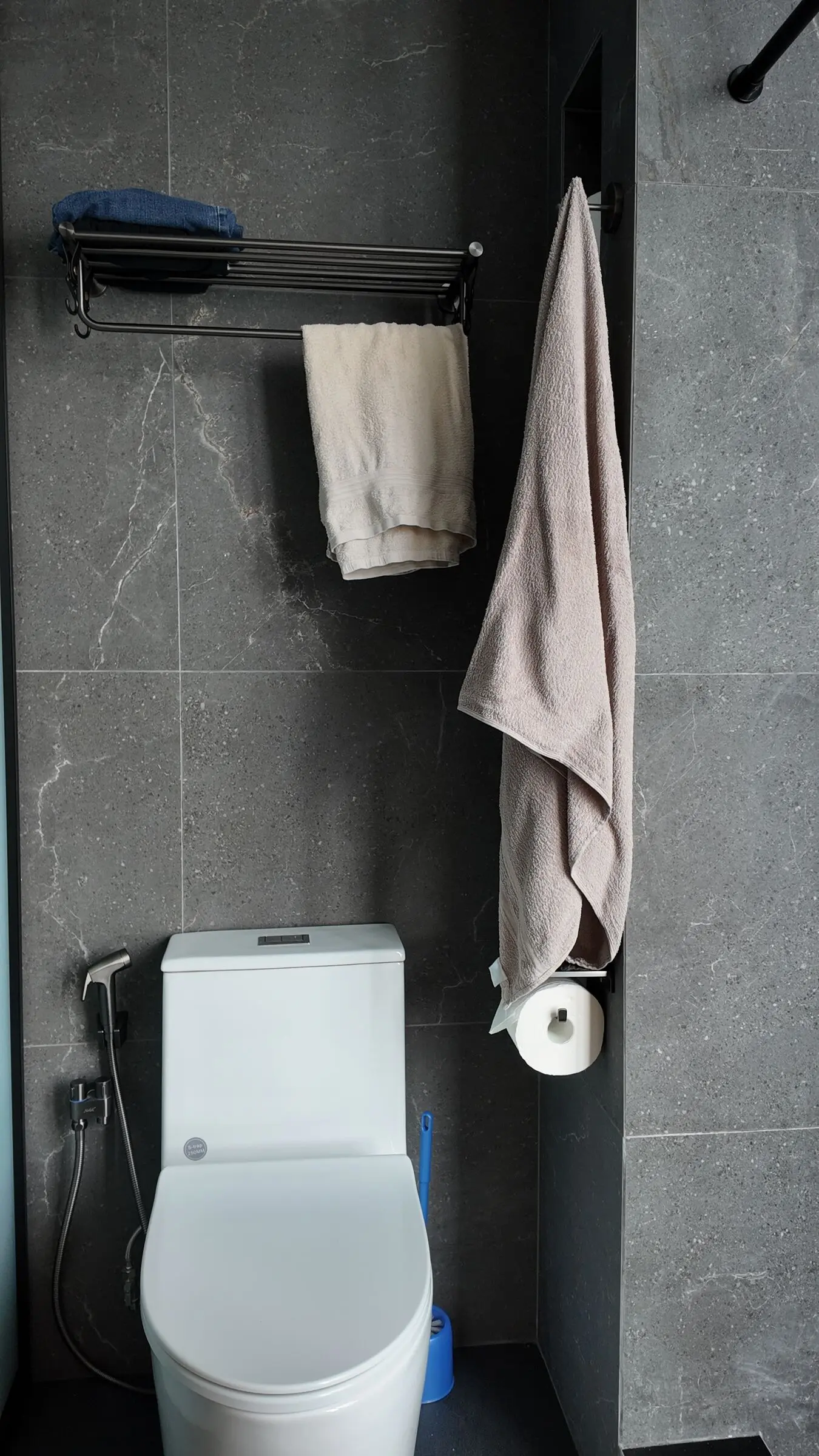 Vertical bathroom vanity detail at Lakeshore
